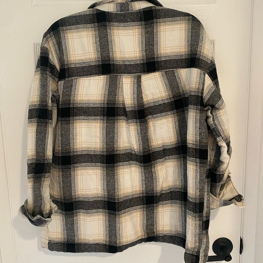 Shacket - Picture 2 of 3